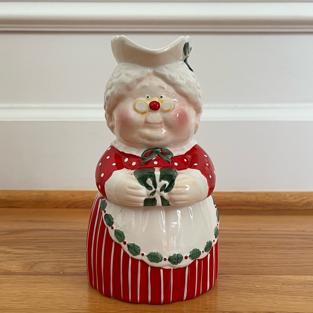🎄 Vintage Mrs. Claus Sugar & Creamer Set – Holiday Ceramic Christmas Decor